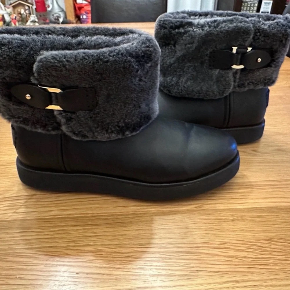 UGG Berge Mini Boots - Black, Size 7